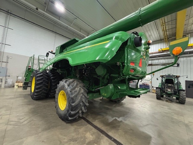 2014 John Deere S680 Image 4
