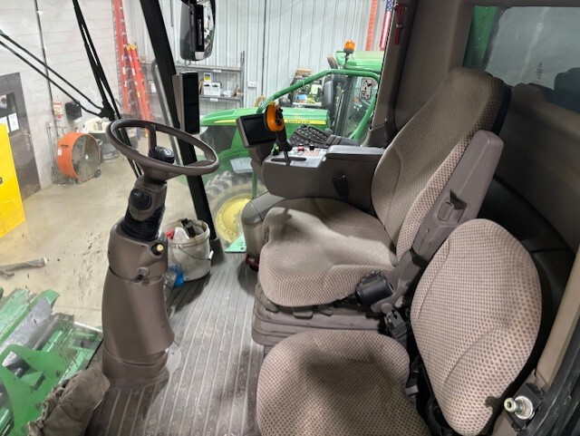 2014 John Deere S680 Image 6