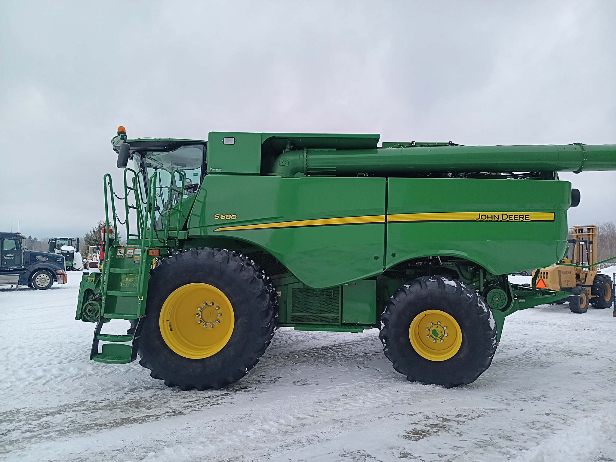 2014 John Deere S680 Image 6