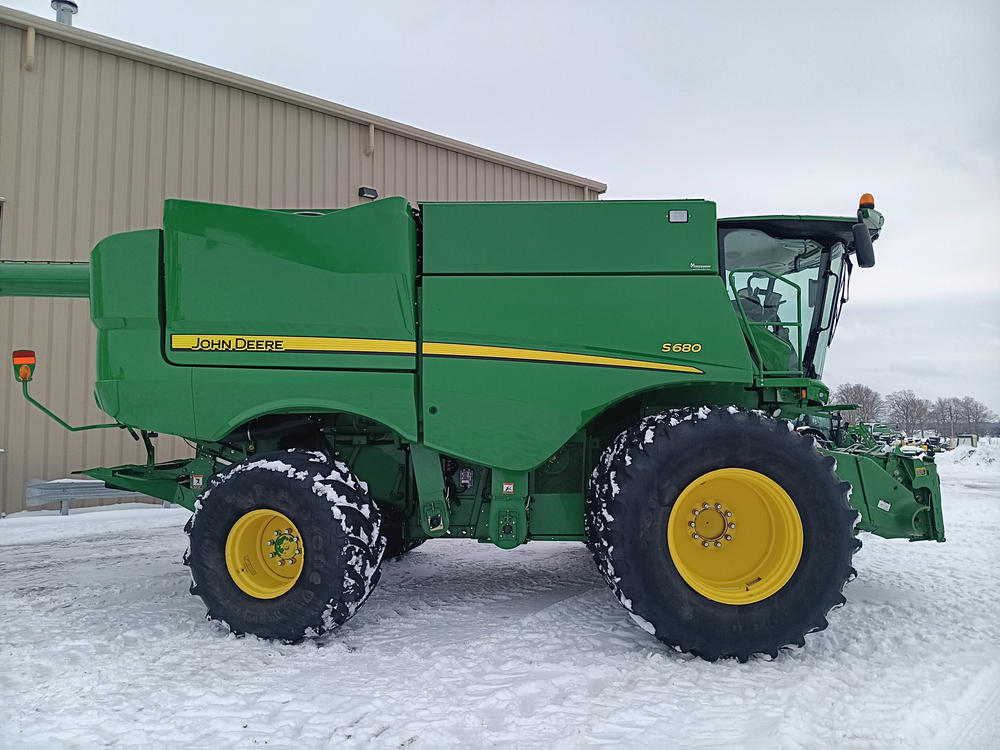 2014 John Deere S680 Image 2