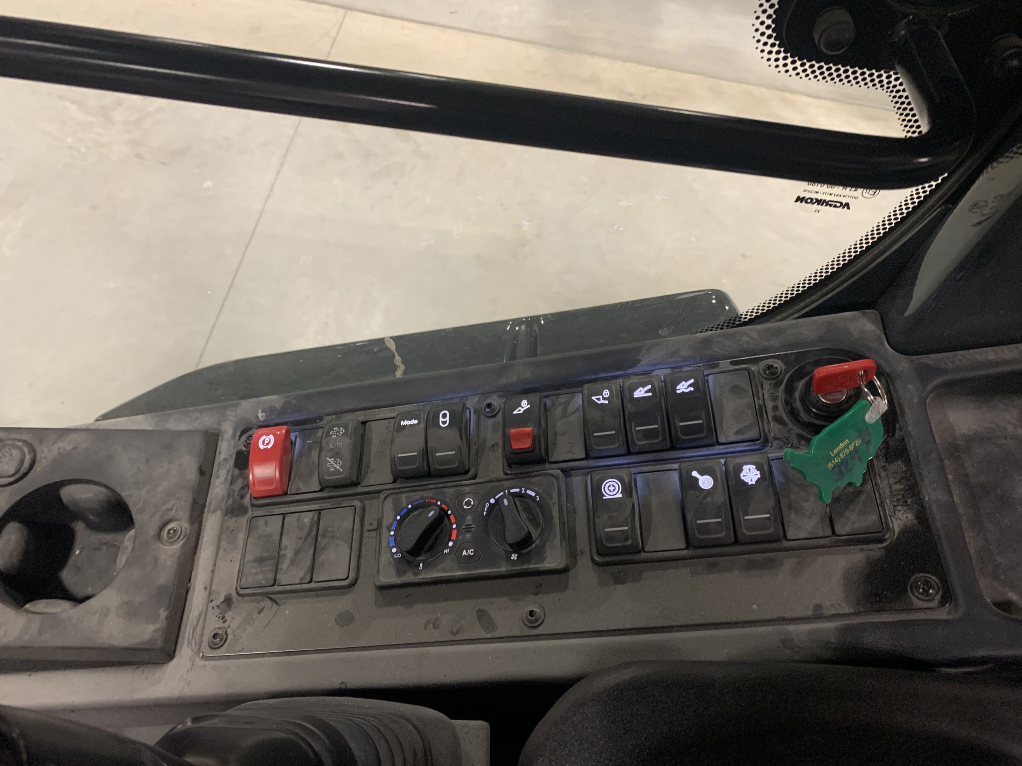 2024 John Deere 324 P Image 6