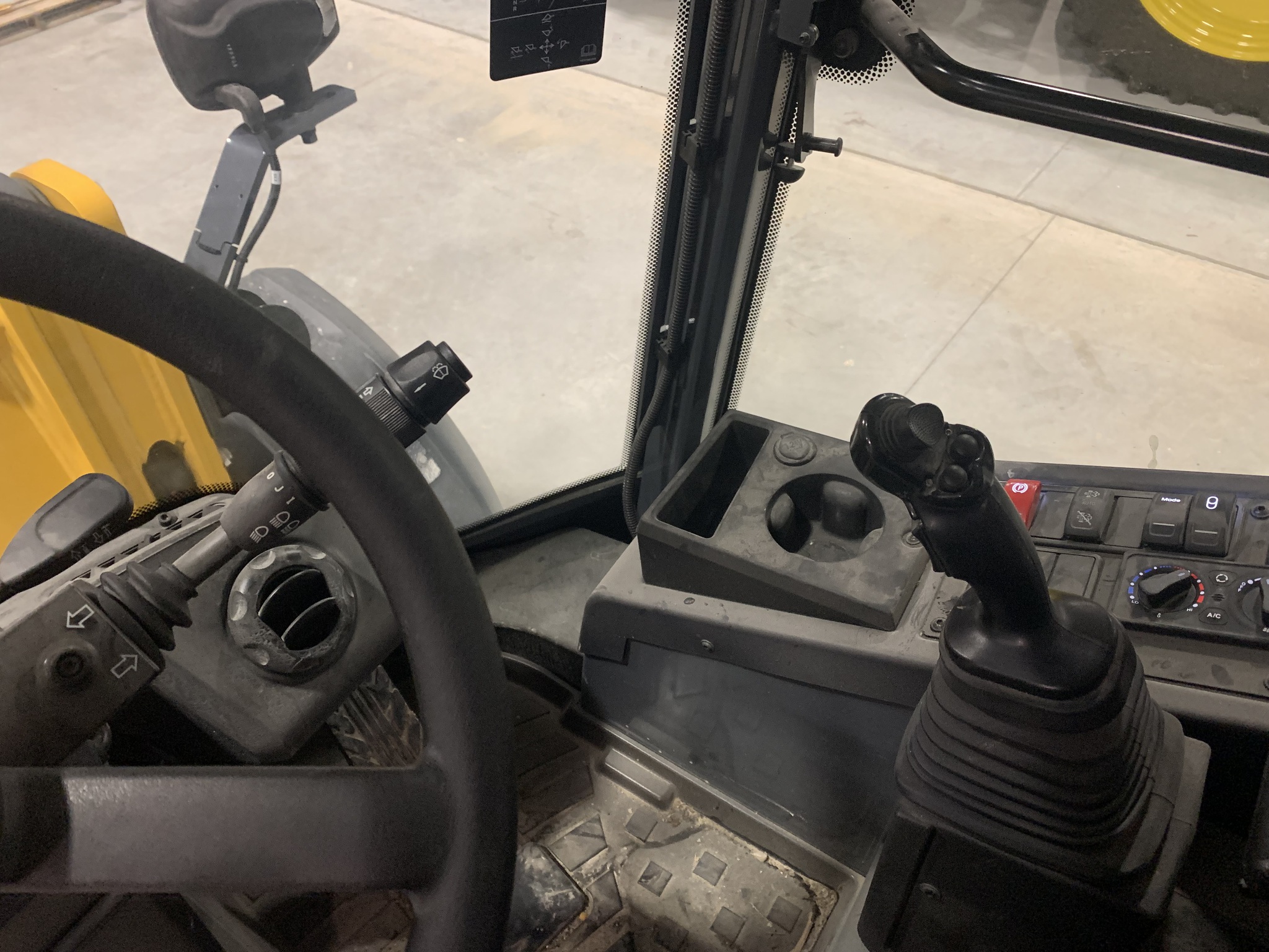 2024 John Deere 324 P Image 7