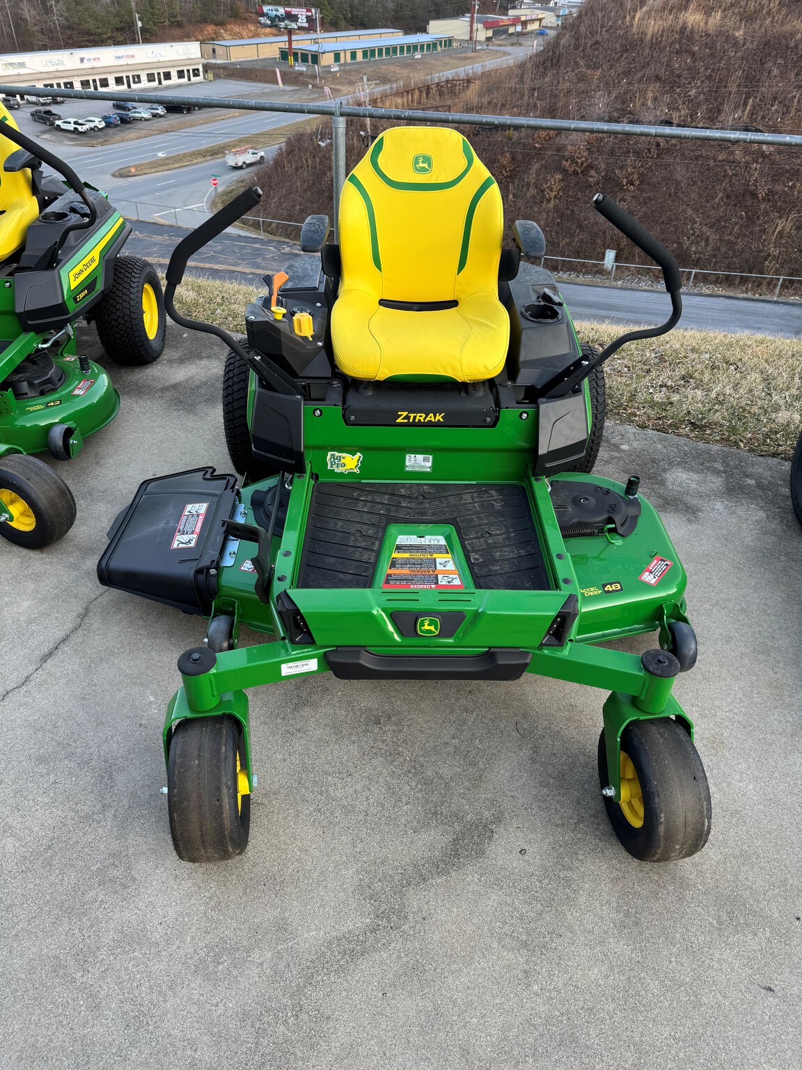 2025 John Deere Z330R Image 2