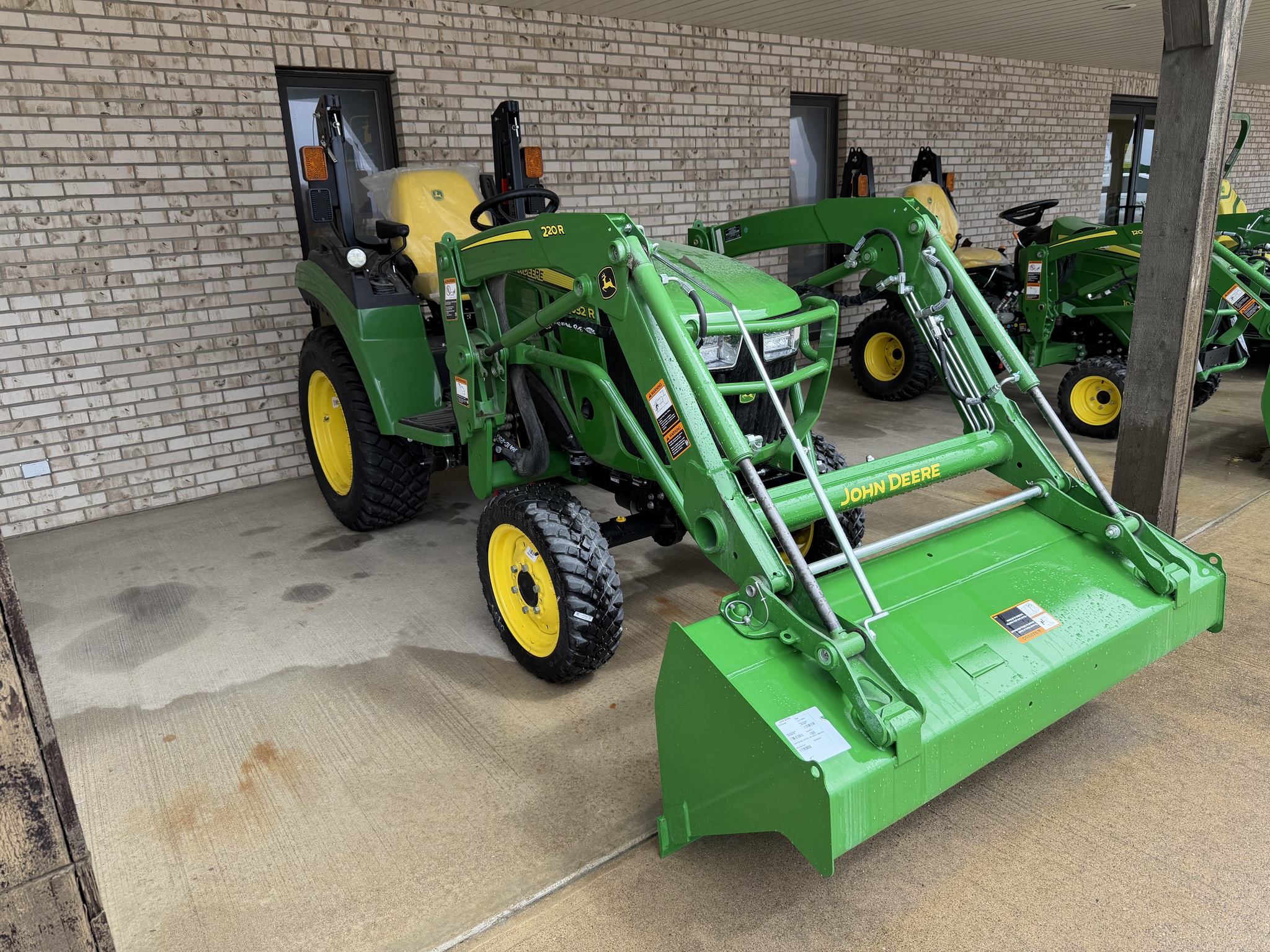  2025 John Deere 2032R at Heritage Tractor in Quincy, IL