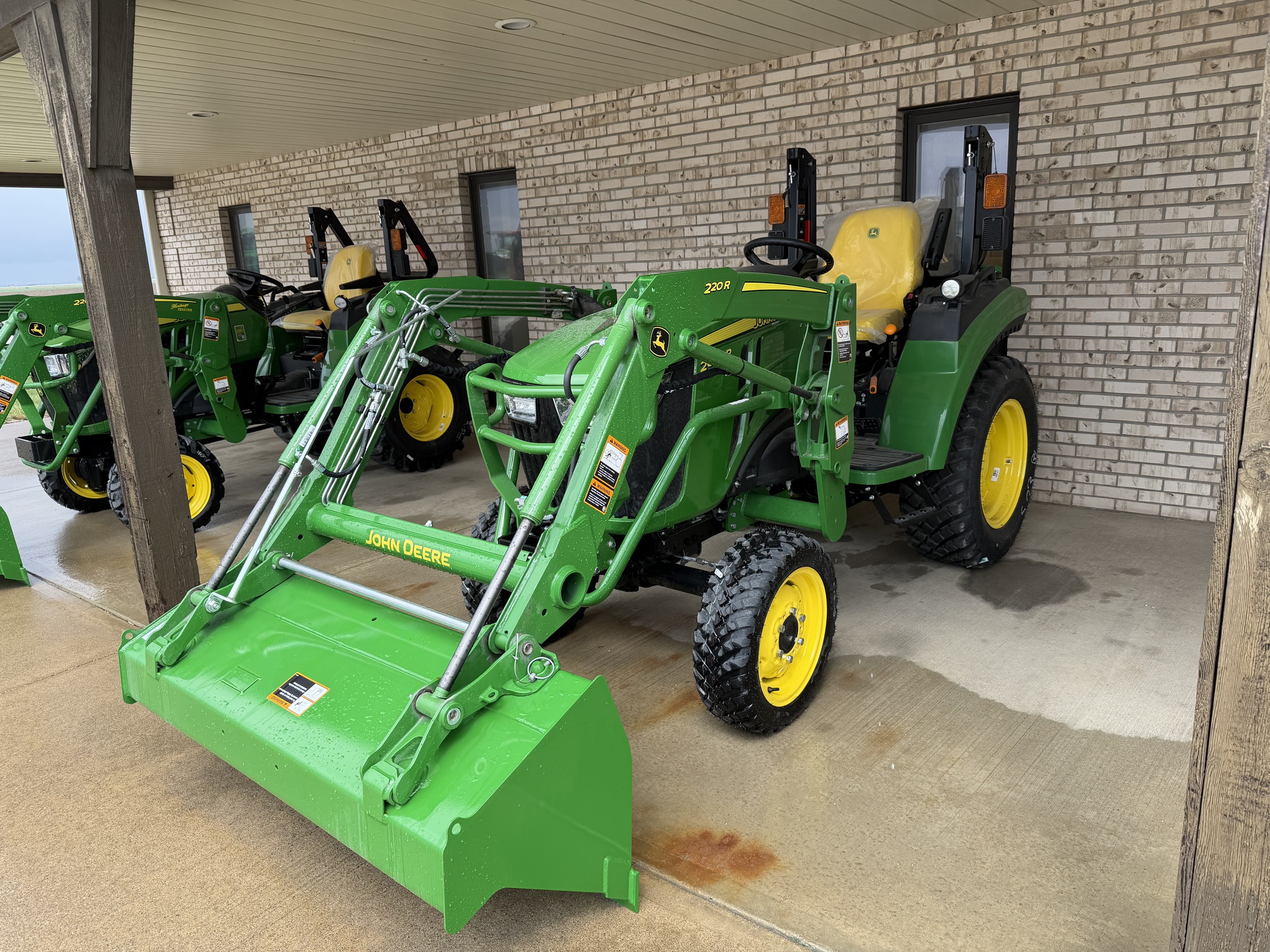  2025 John Deere 2032R at Heritage Tractor in Quincy, IL