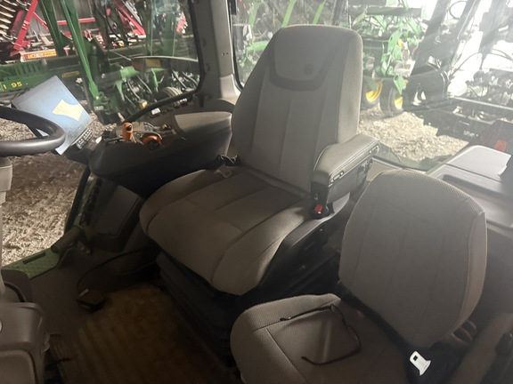 Photo of 2023 John Deere 8R 340