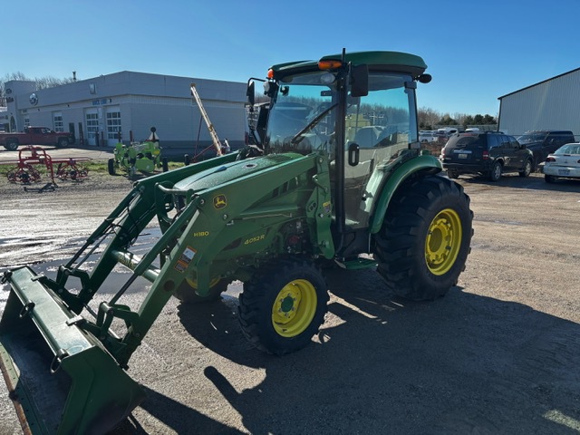 John Deere 4052R Image 1