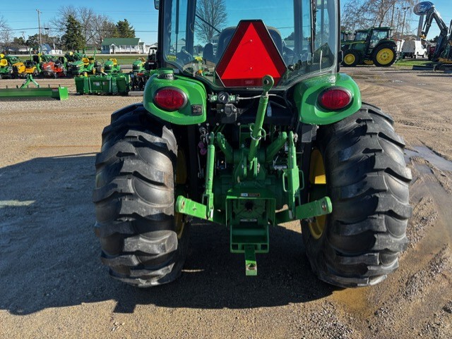 John Deere 4052R Image 6