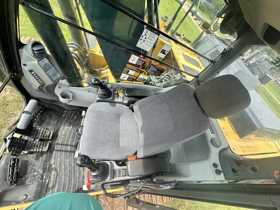 2023 John Deere 200G