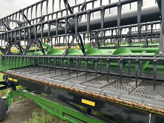 Used 2024 John Deere HD35R Combine Platforms at Horizon Ag & Turf in Lloydminster, AB - Photo8