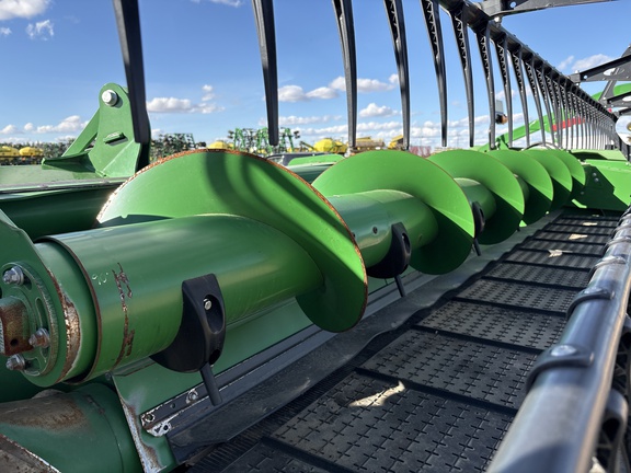 Used 2024 John Deere HD35R Combine Platforms at Horizon Ag & Turf in Lloydminster, AB - Photo9