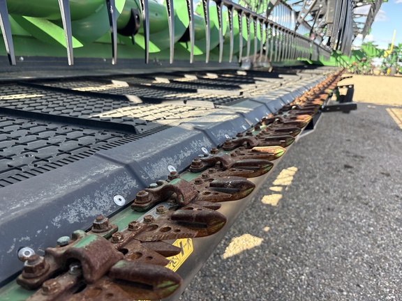 Used 2024 John Deere HD35R Combine Platforms at Horizon Ag & Turf in Lloydminster, AB - Photo12