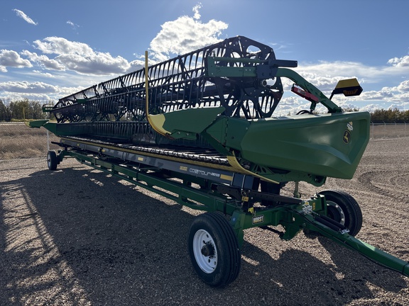 Used 2024 John Deere HD35R Combine Platforms at Horizon Ag & Turf in Lloydminster, AB - Photo3