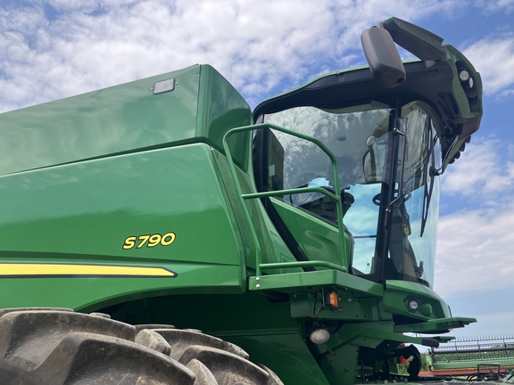 Photo of 2021 John Deere S790