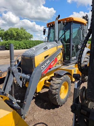 Photo of a 2022 John Deere 310SL