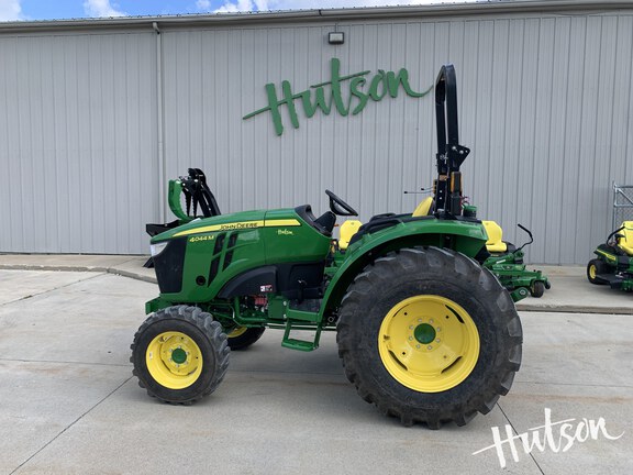 Photo of 2022 John Deere 4044M