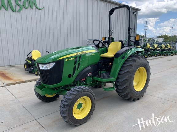 Photo of 2022 John Deere 4044M
