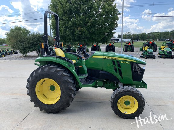 Photo of 2022 John Deere 4044M