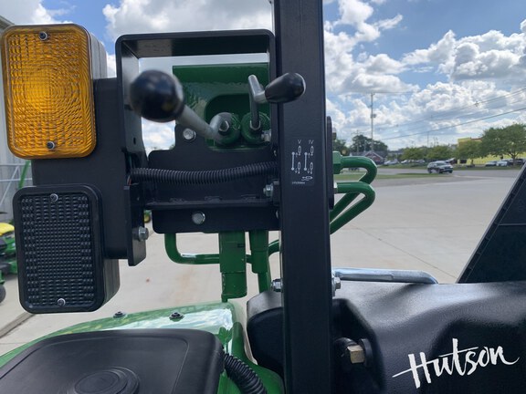 Photo of 2022 John Deere 4044M