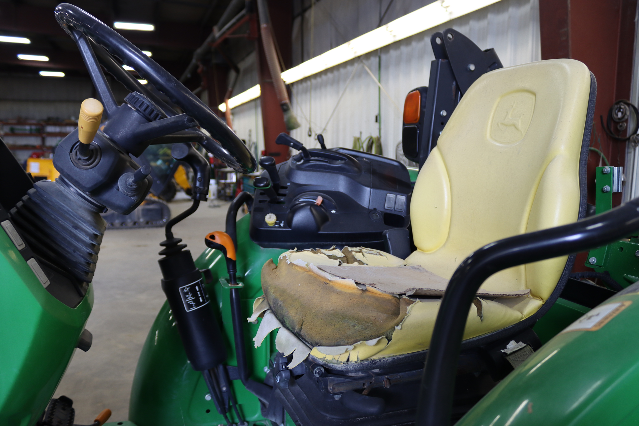 2014 John Deere 5085M Utility Tractors