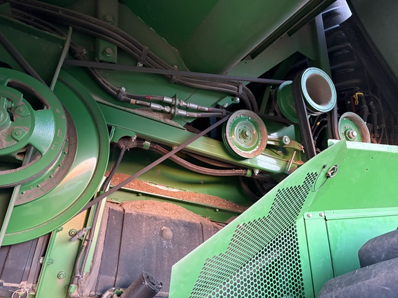 Used 2018 John Deere S790 Combines at Horizon Ag & Turf in Vermilion, AB - Photo2
