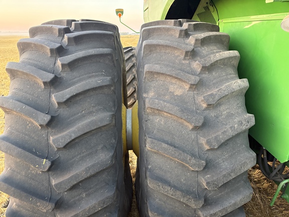 Used 2018 John Deere S790 Combines at Horizon Ag & Turf in Vermilion, AB - Photo3