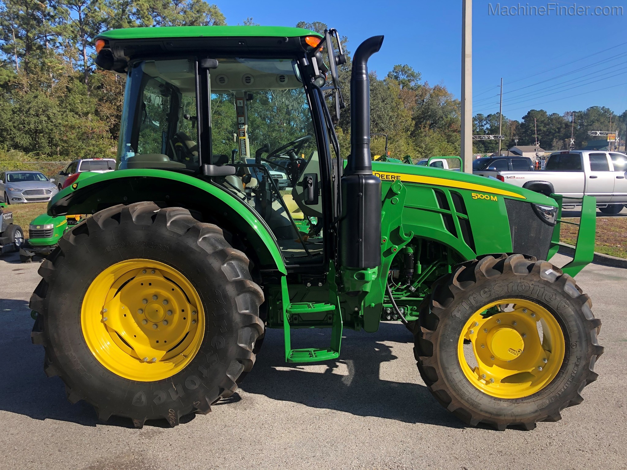 2020 John Deere 5100M Image 4