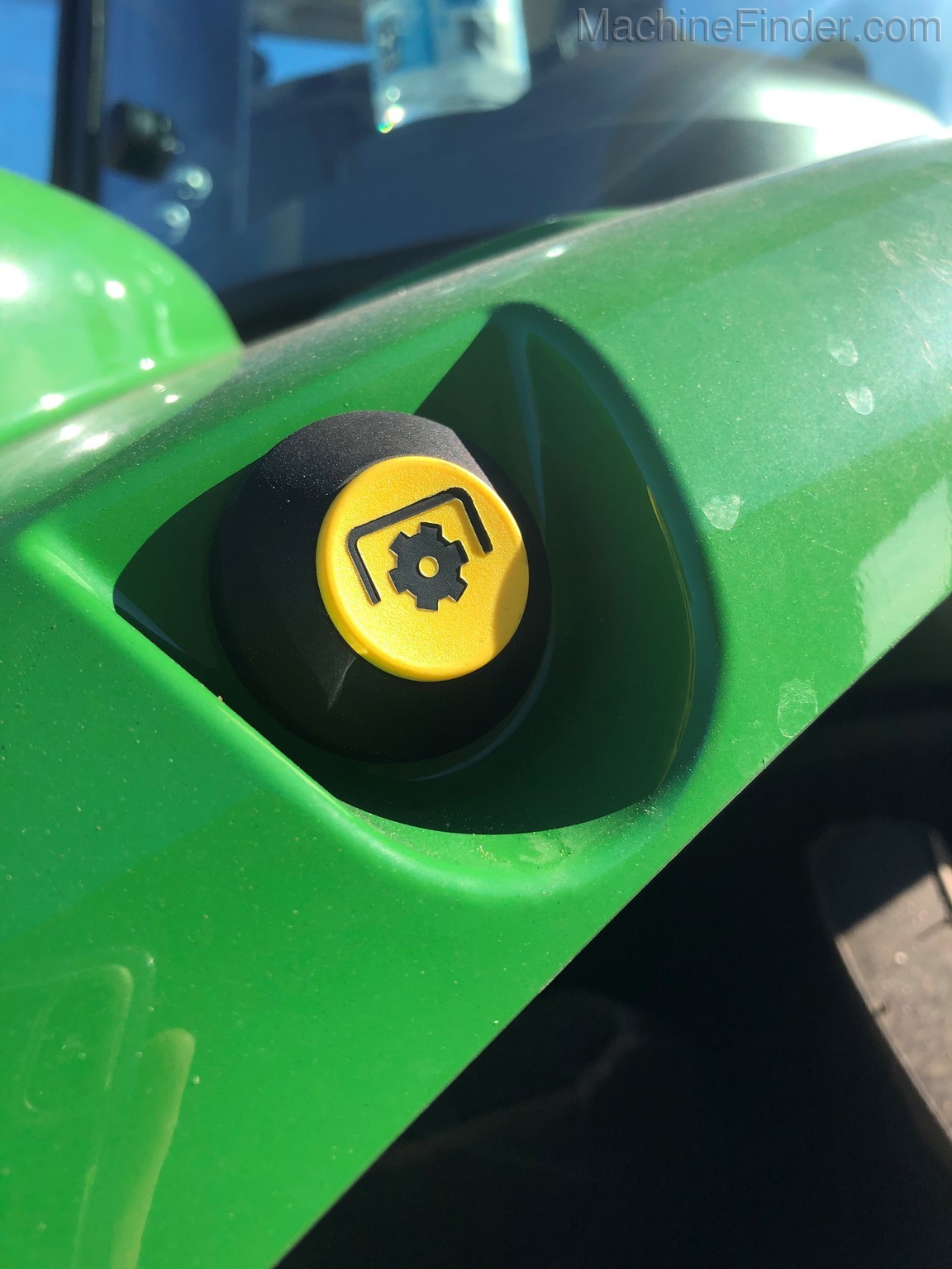 2020 John Deere 5100M Image 6