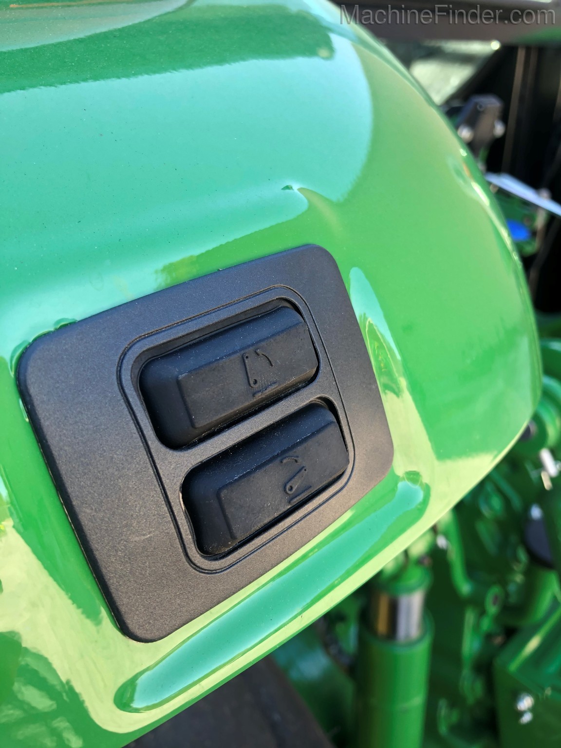 2020 John Deere 5100M Image 7