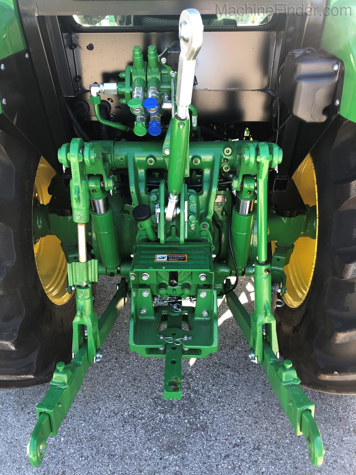 2020 John Deere 5100M Image 8