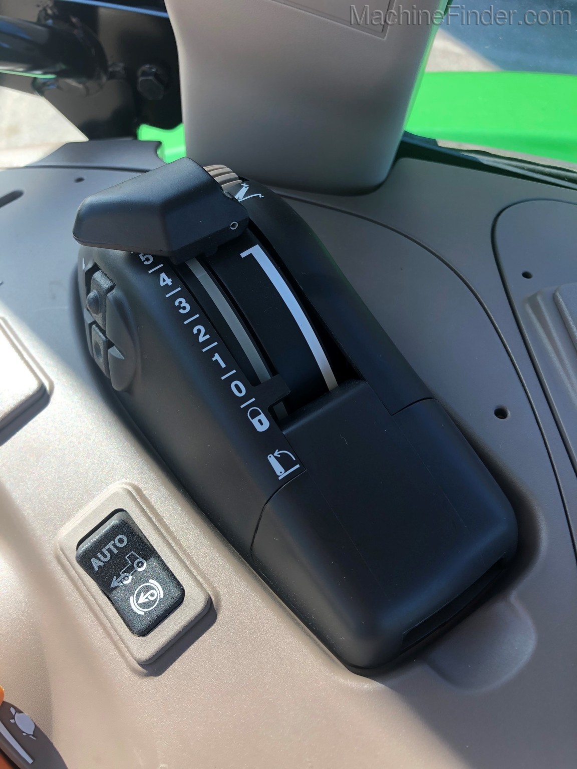 2020 John Deere 5100M Image 12