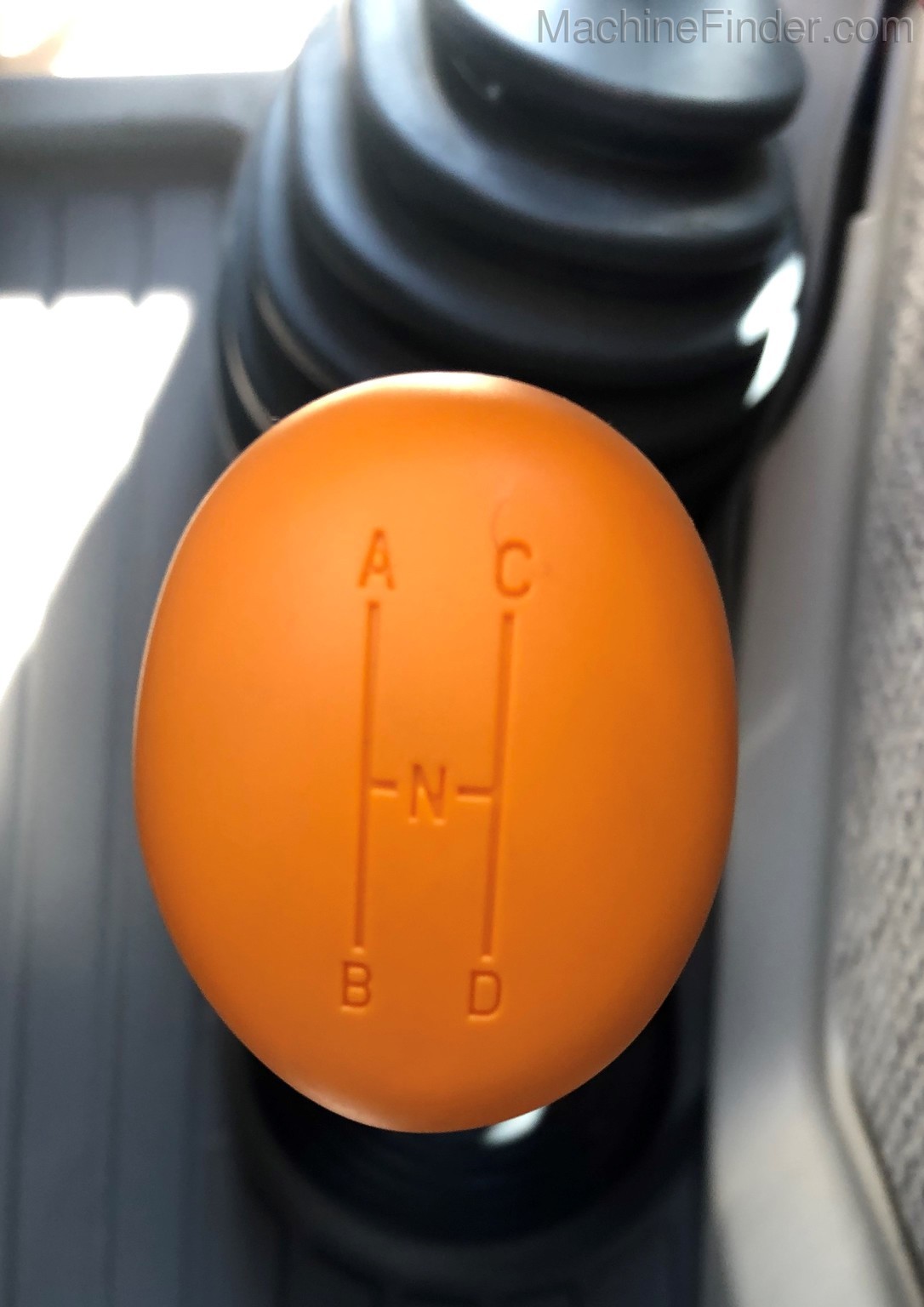 2020 John Deere 5100M Image 16