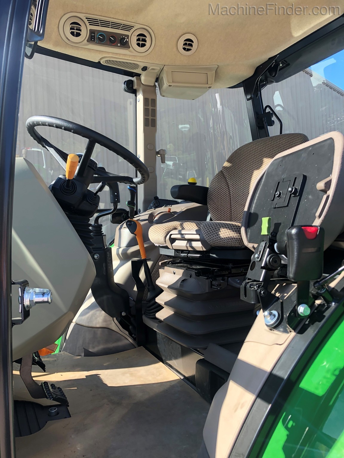 2020 John Deere 5100M Image 19