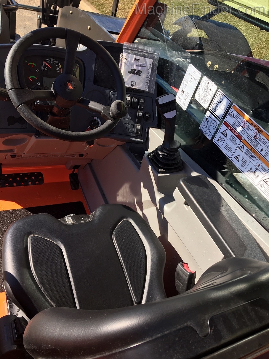 2020 JLG 943 Image 7