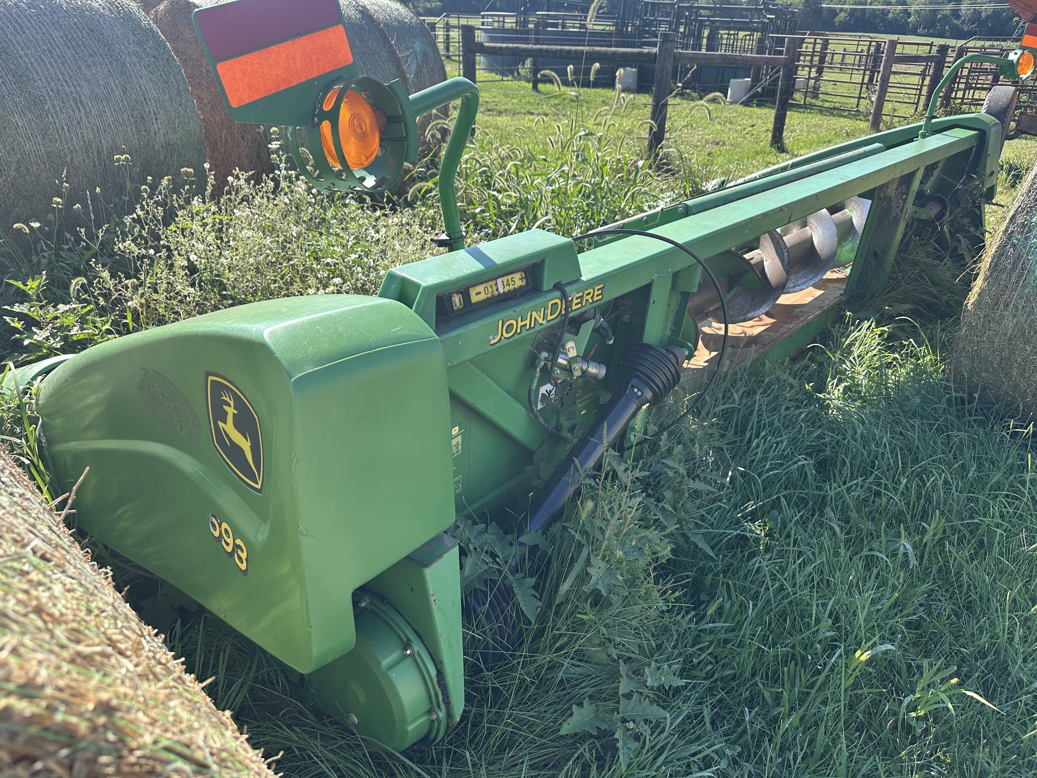 2002 John Deere 693 Image 1