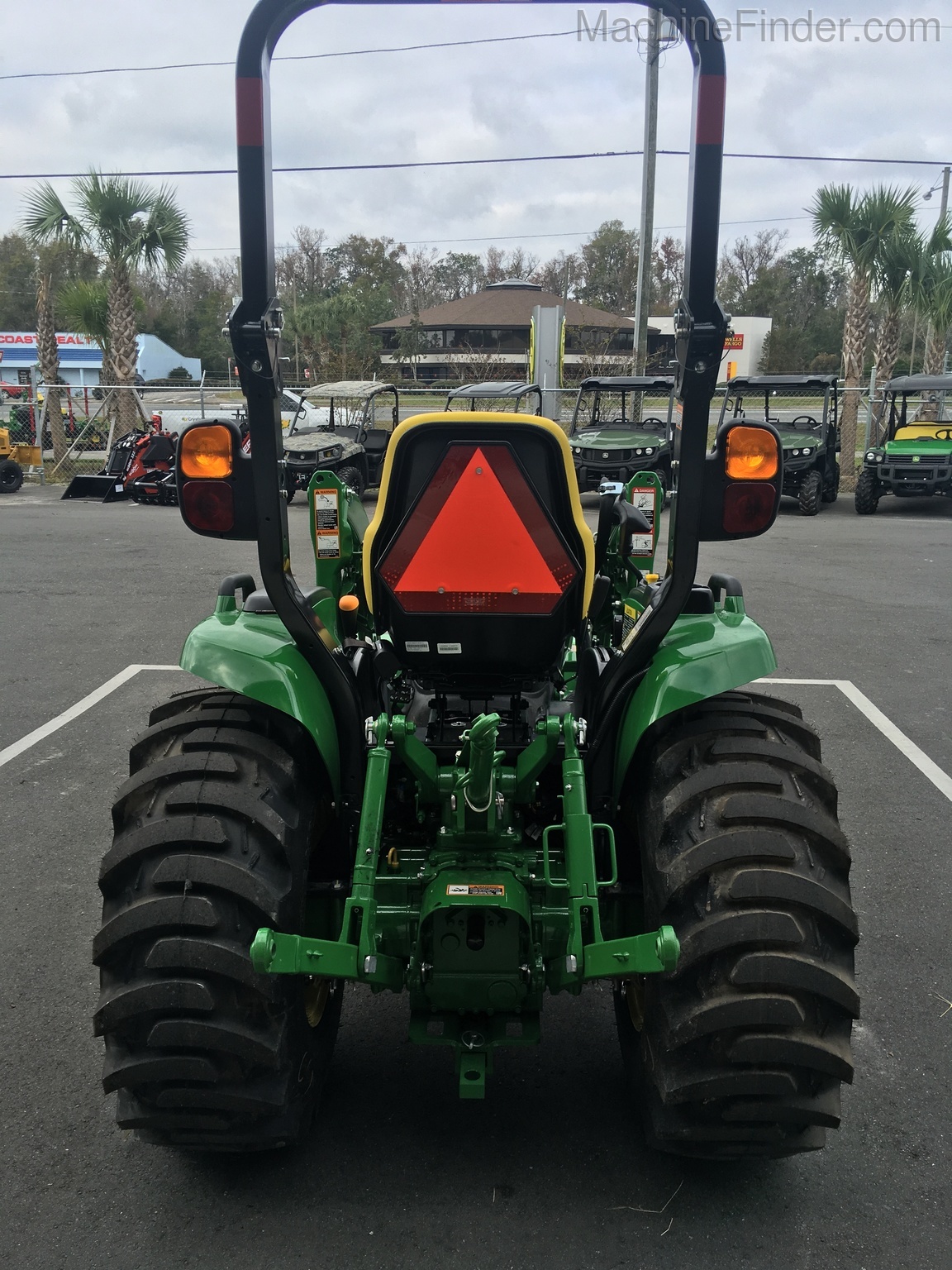 2020 John Deere 3033R Image 5
