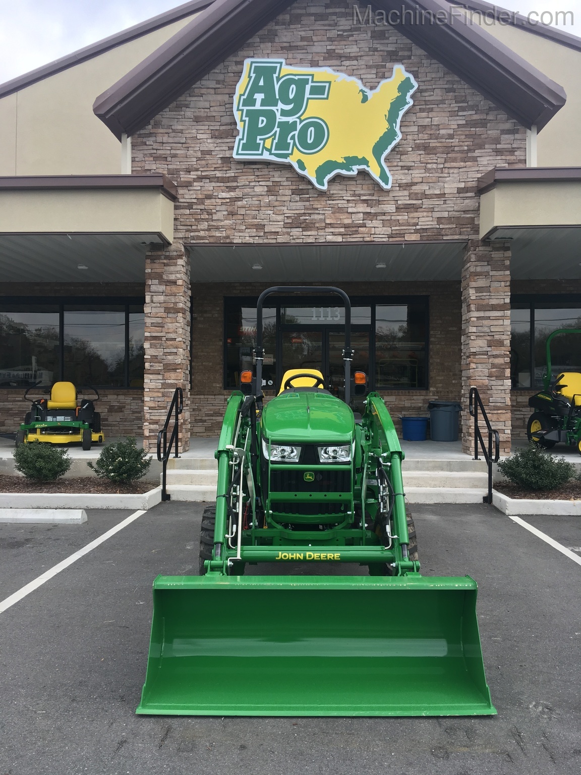 2020 John Deere 3033R Image 2