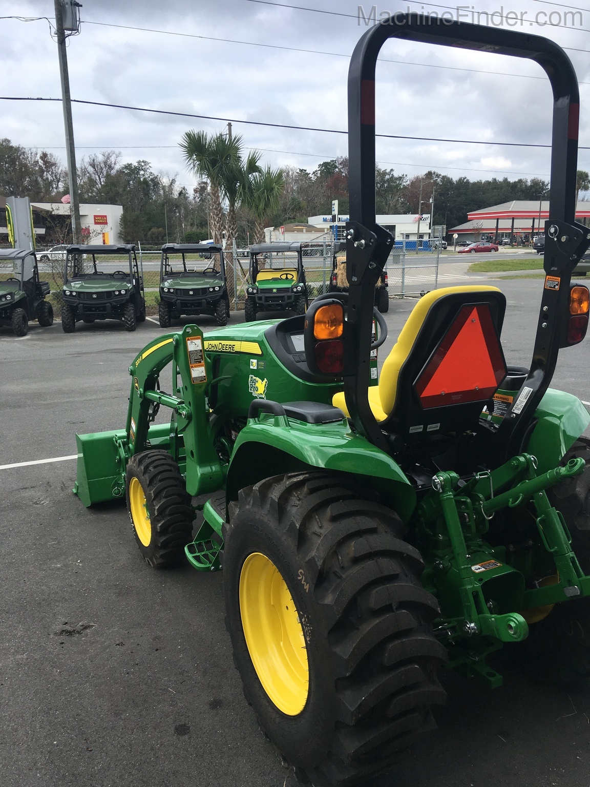 2020 John Deere 3033R Image 4