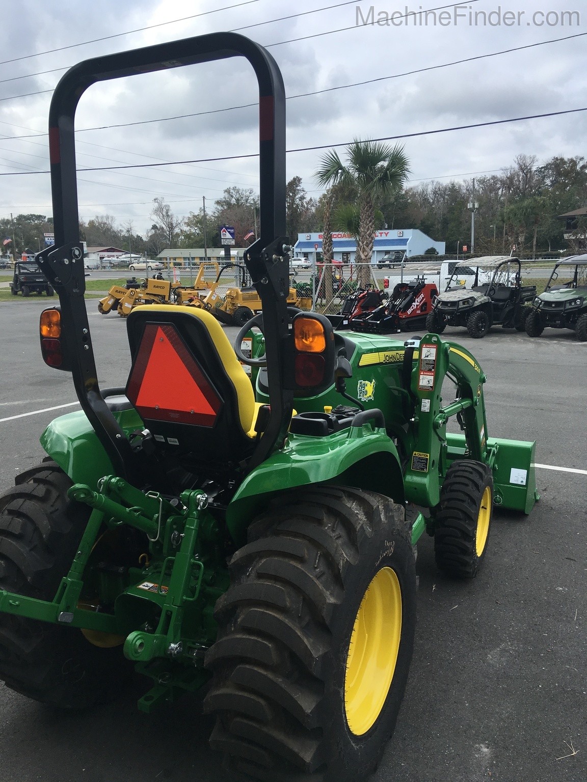 2020 John Deere 3033R Image 6