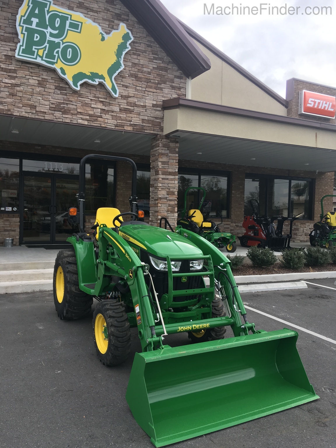 2020 John Deere 3033R Image 7