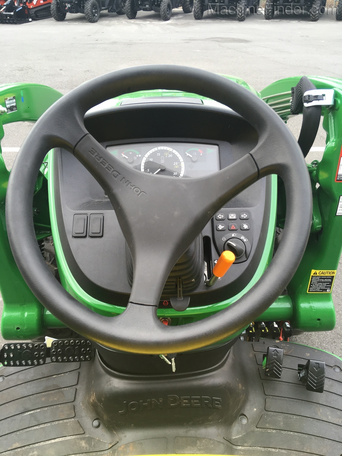 2020 John Deere 3033R Image 10