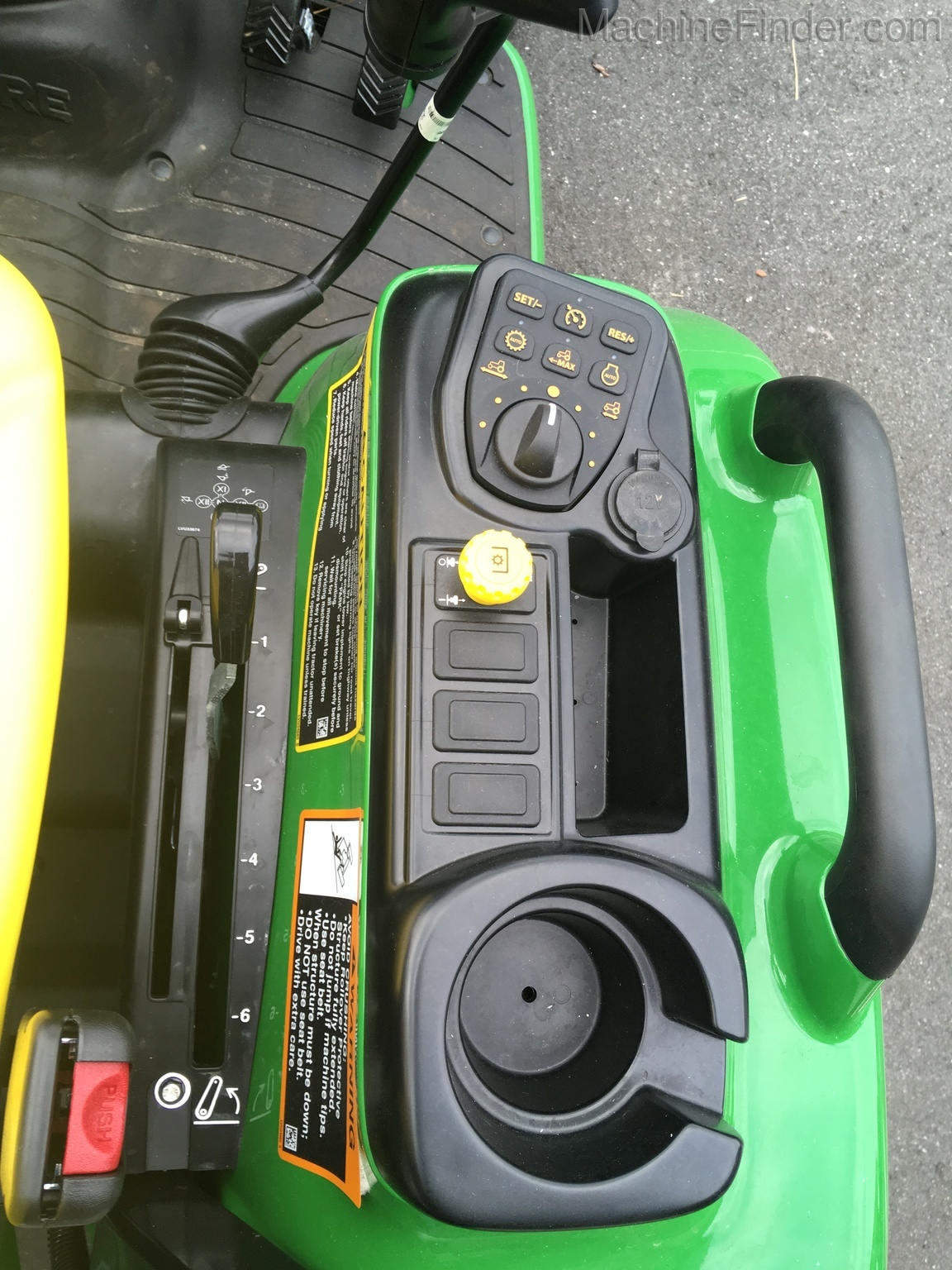 2020 John Deere 3033R Image 12