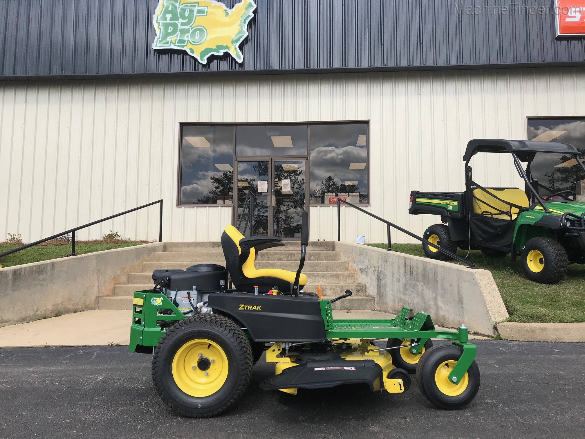 2020 John Deere Z355E Image 2