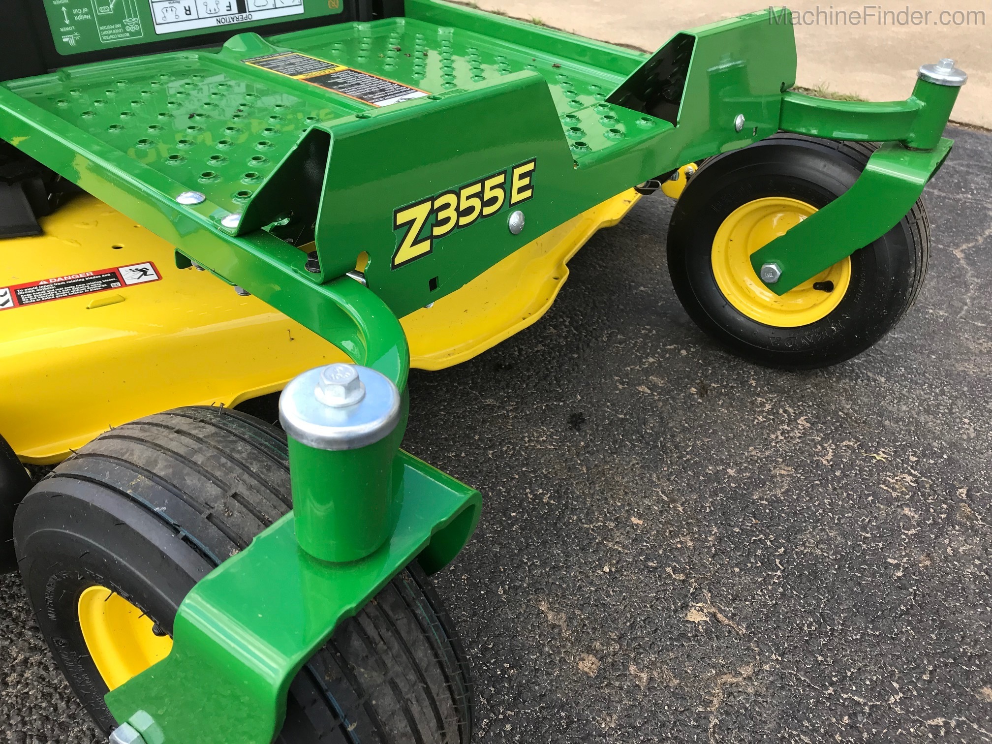 2020 John Deere Z355E Image 9