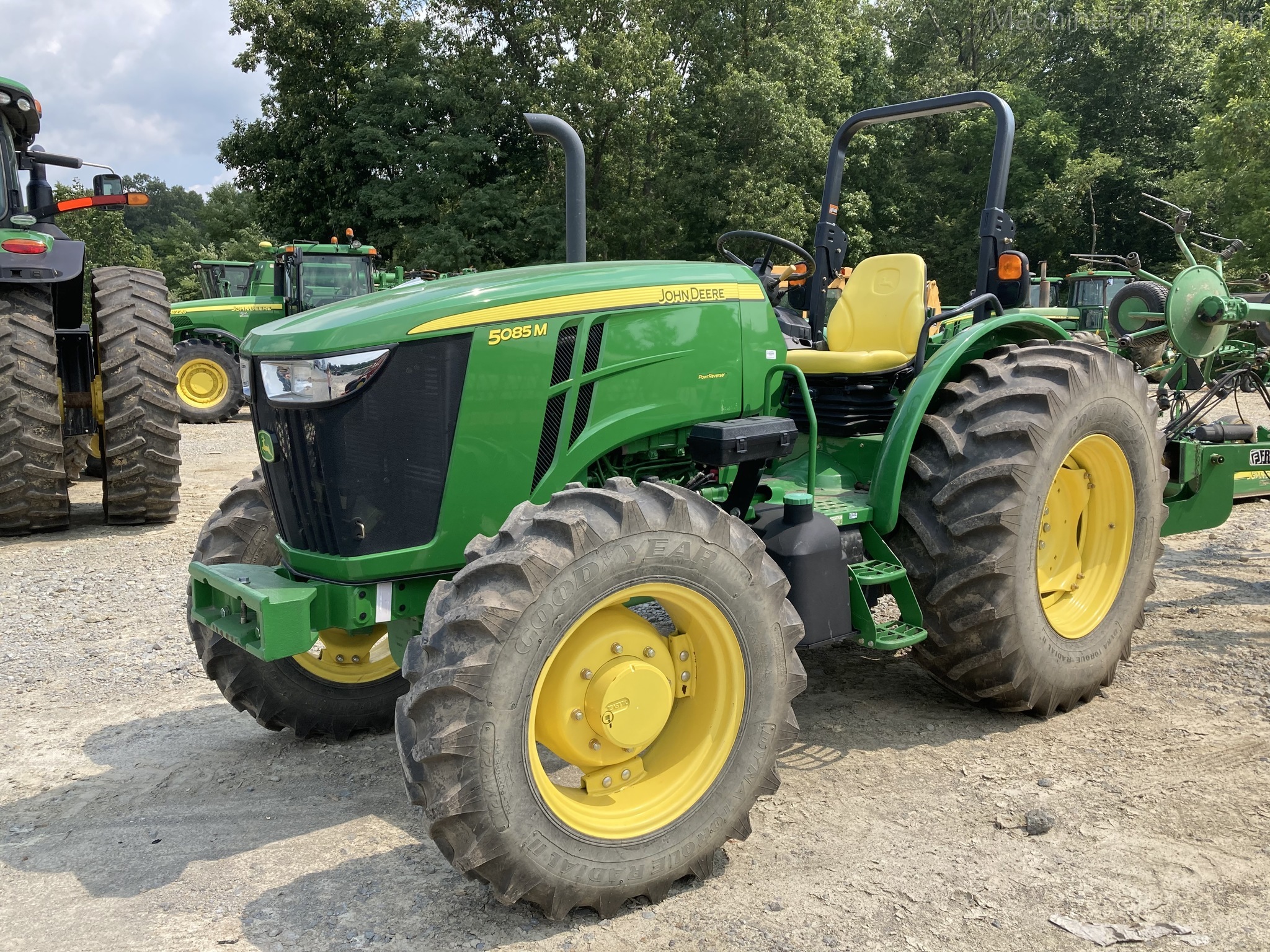 2012 John Deere 5085M Image 1