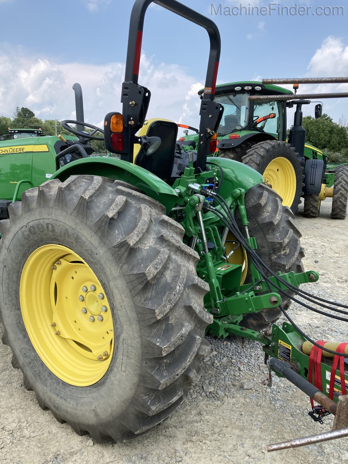 2012 John Deere 5085M Image 6