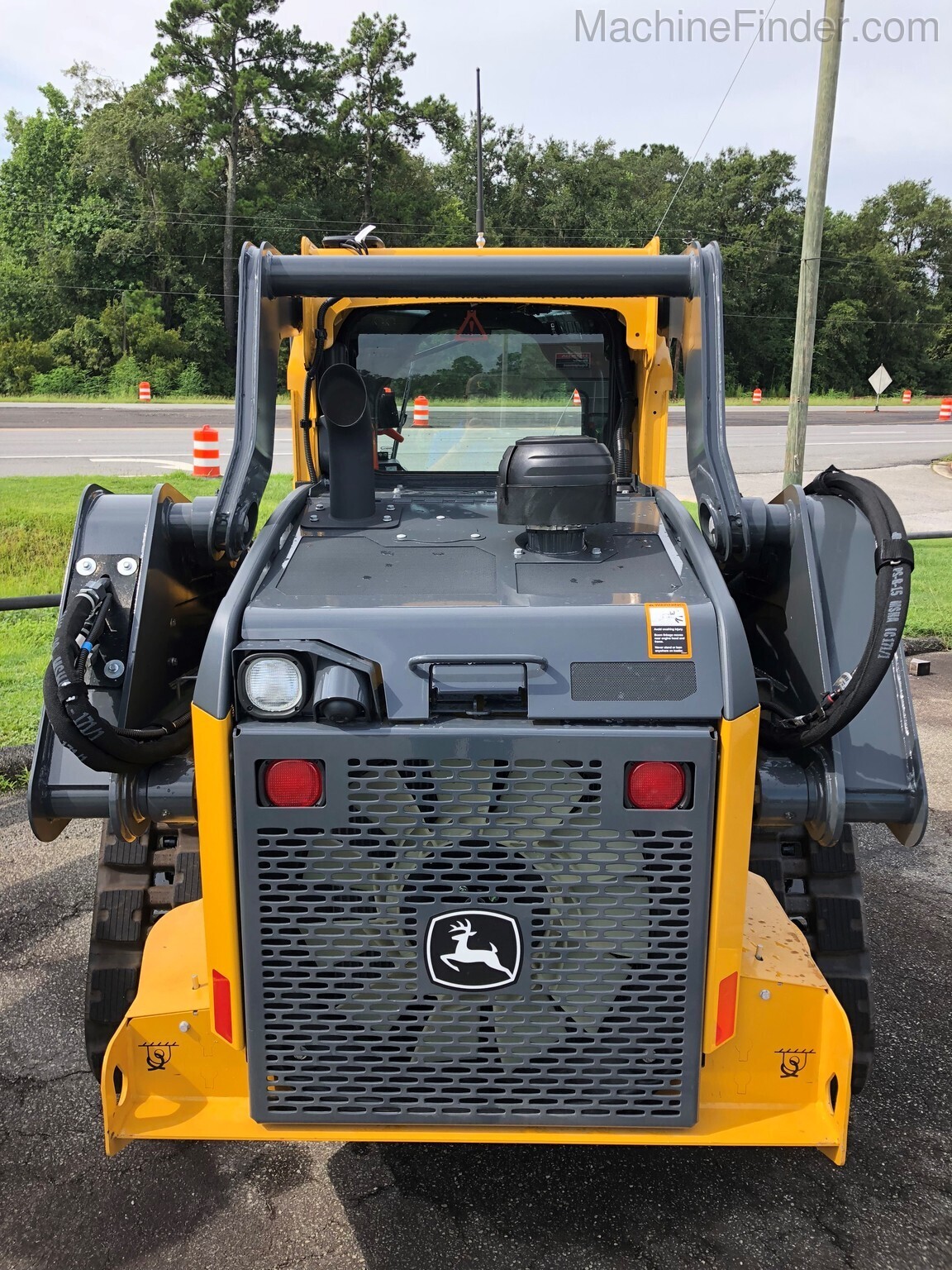 2020 John Deere 325G Image 8