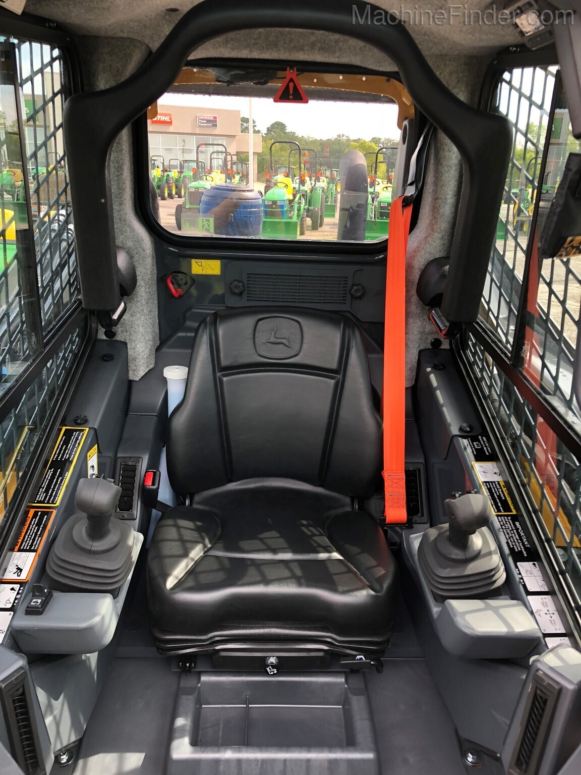 2020 John Deere 325G Image 4