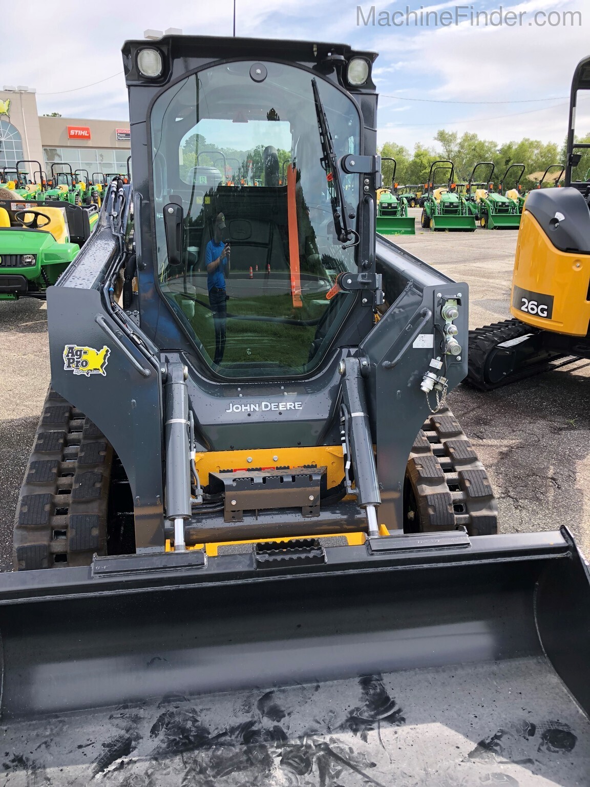 2020 John Deere 325G Image 3