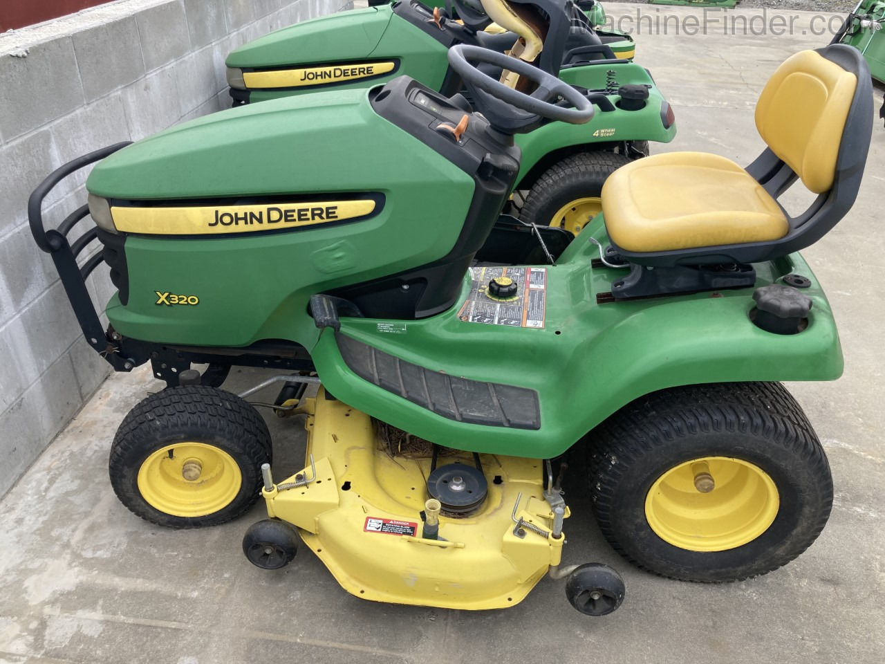 2013 John Deere X320 Image 2